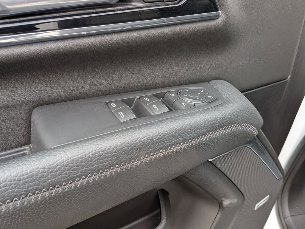 Thumbnail: 2025 GMC Yukon - 13