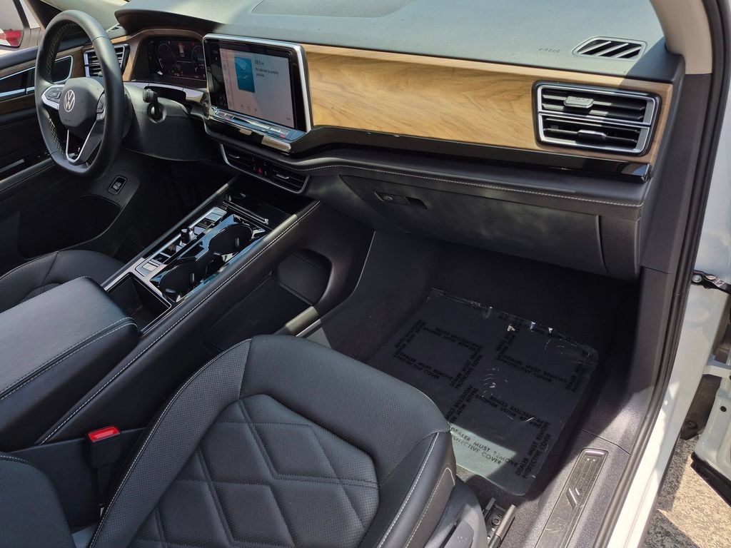 2025 Volkswagen Atlas SE w/Tech - Photo 31
