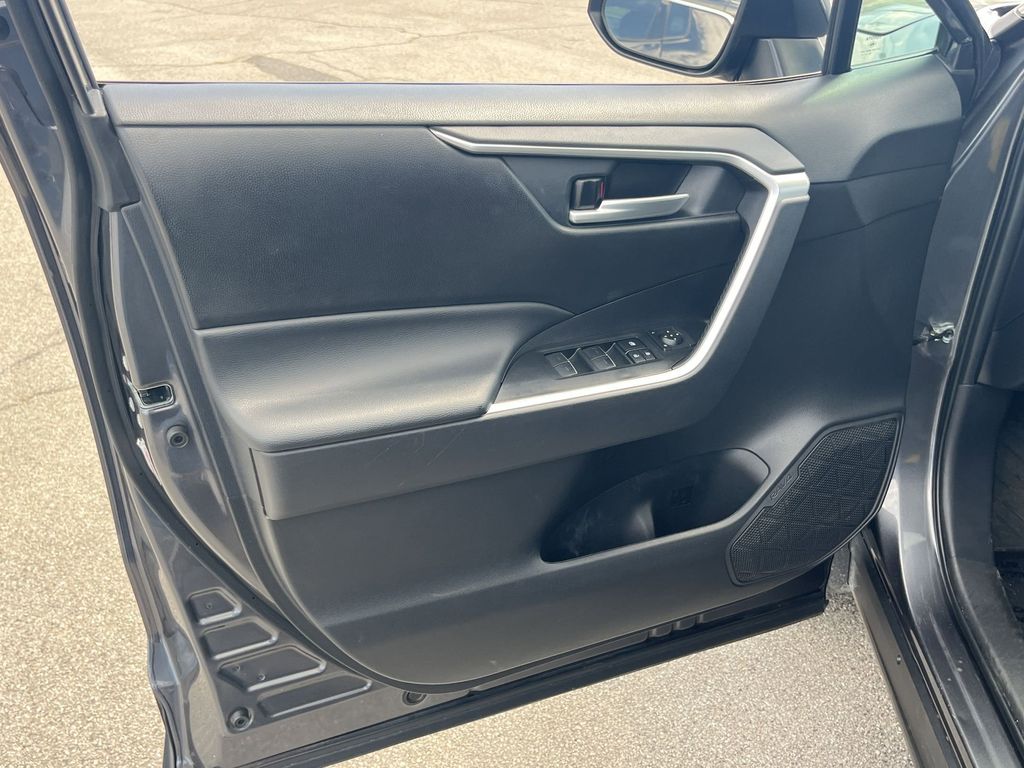 Thumbnail: 2025 Toyota RAV4 - 11