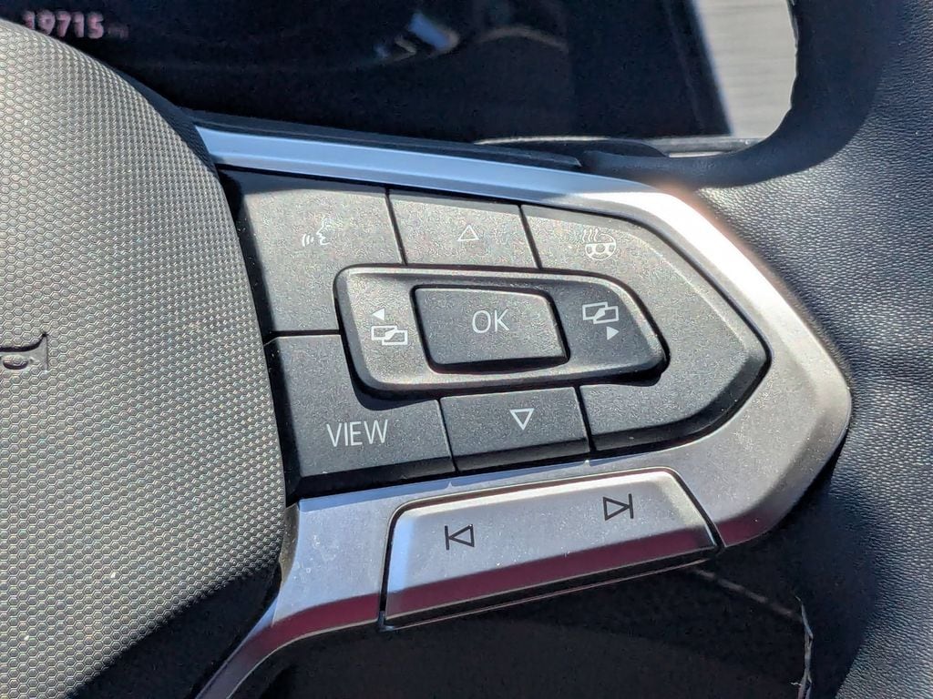 2025 Volkswagen Atlas Cross Sport SE w/Tech - Photo 21