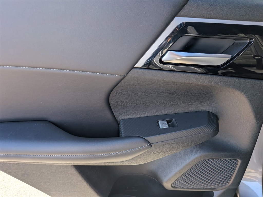 Thumbnail: 2024 Mitsubishi Outlander - 27