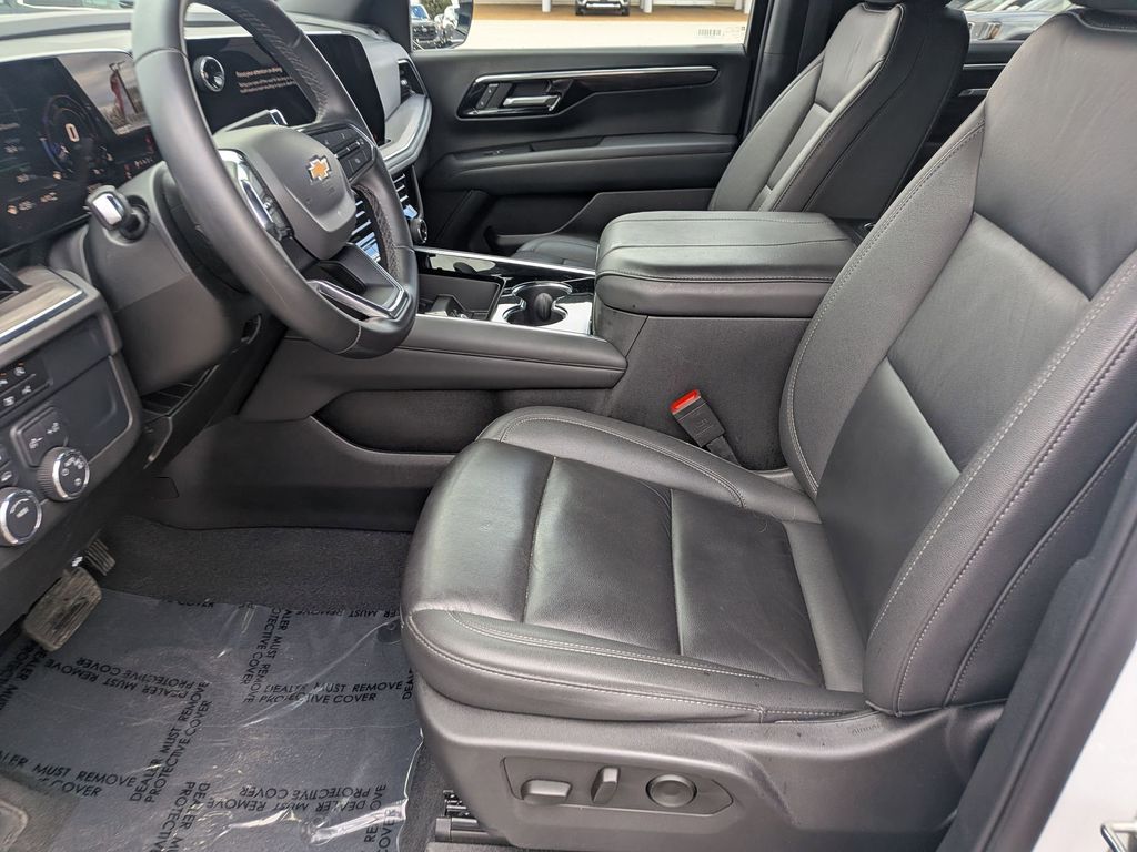 Thumbnail: 2025 Chevrolet Tahoe - 18