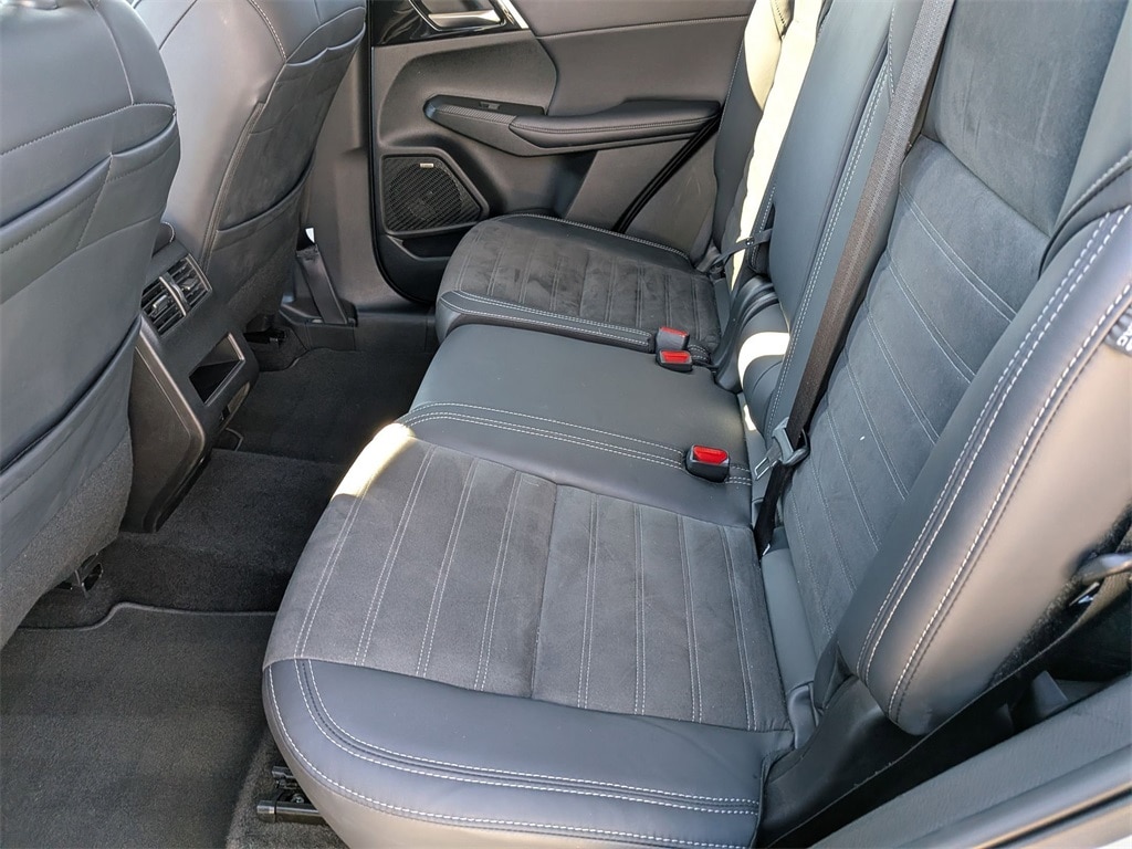 Thumbnail: 2025 Mitsubishi Outlander - 24