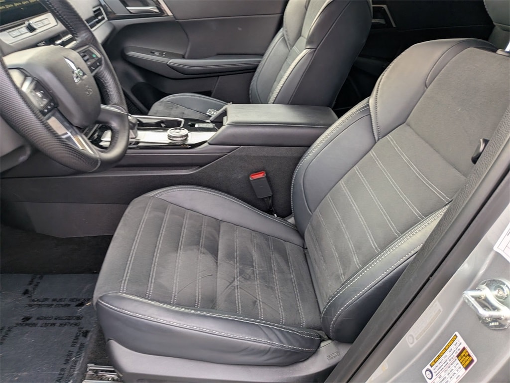 Thumbnail: 2025 Mitsubishi Outlander - 22