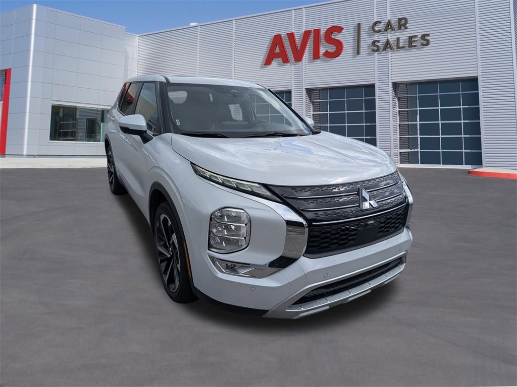 Thumbnail: 2024 Mitsubishi Outlander - 3