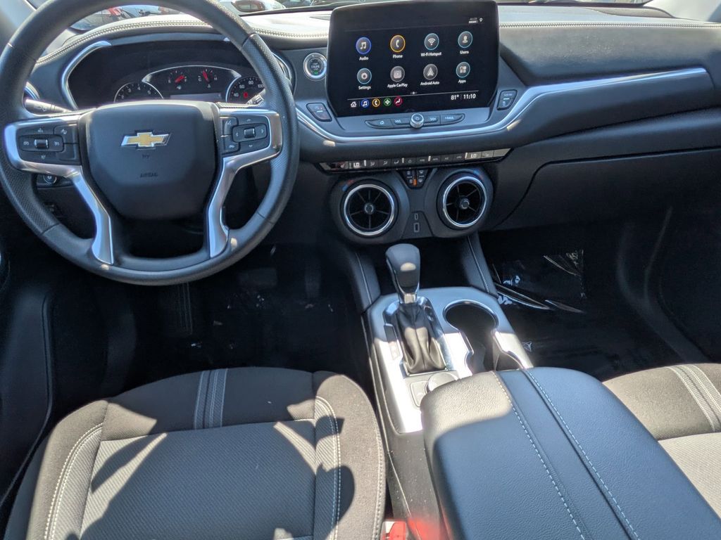 Thumbnail: 2025 Chevrolet Blazer - 25