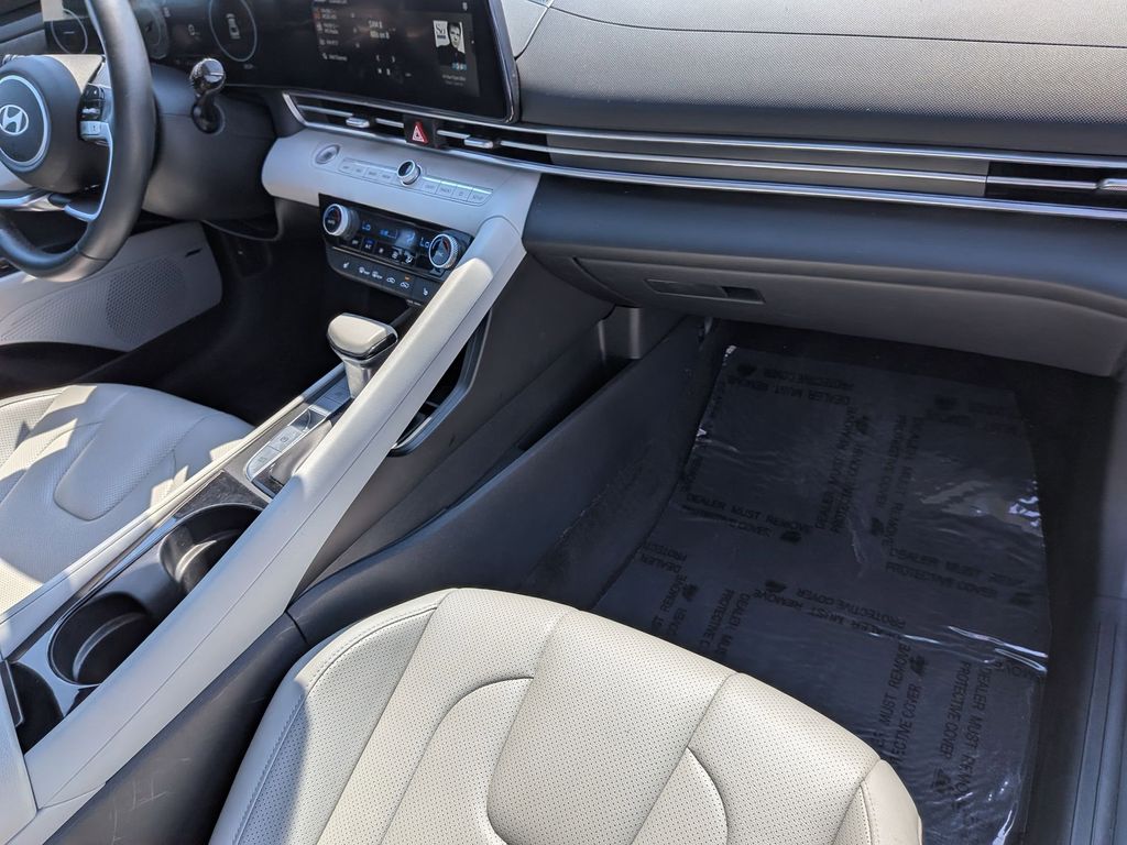 Thumbnail: 2025 Hyundai Elantra - 33