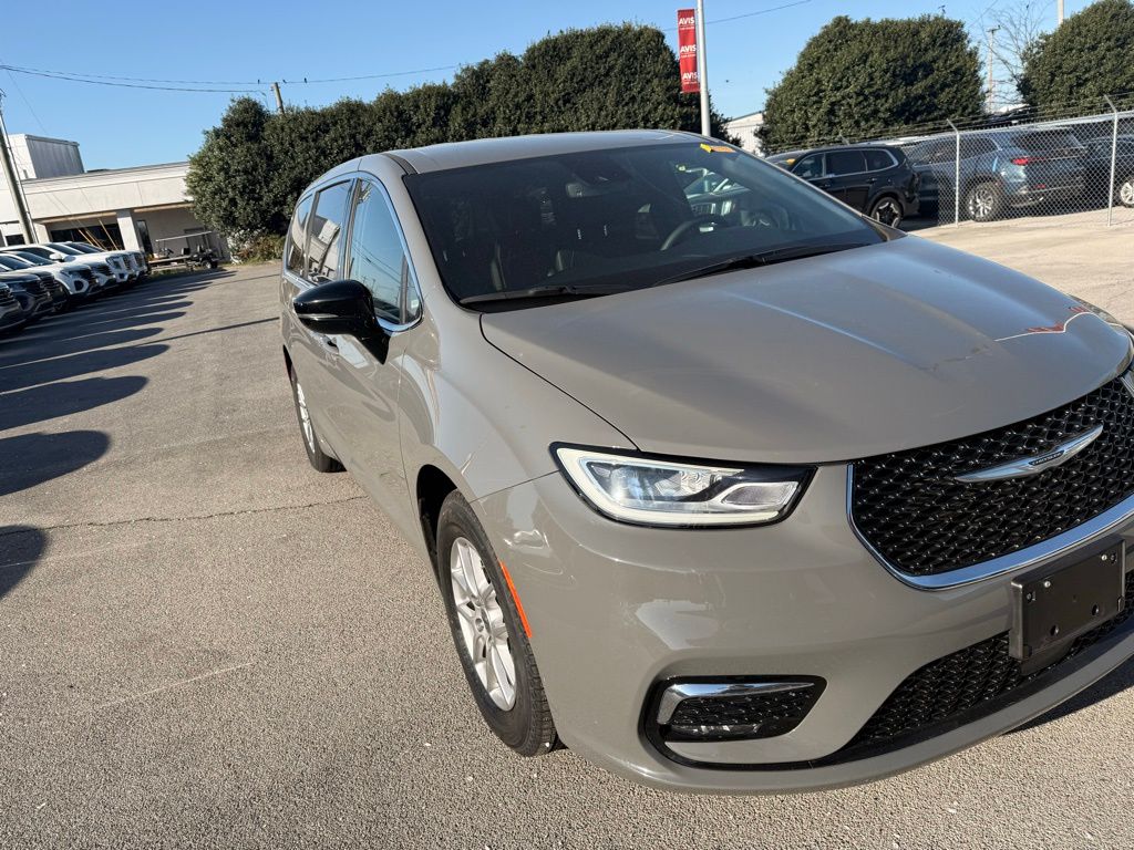 Thumbnail: 2025 Chrysler Pacifica - 2