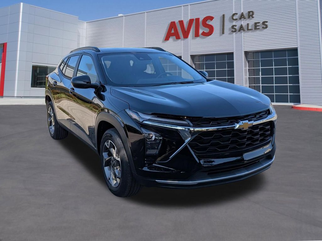 Thumbnail: 2025 Chevrolet Trax - 3
