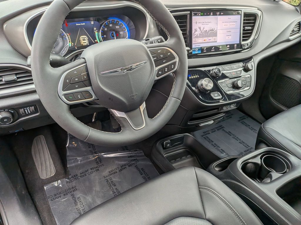 Thumbnail: 2025 Chrysler Pacifica - 15