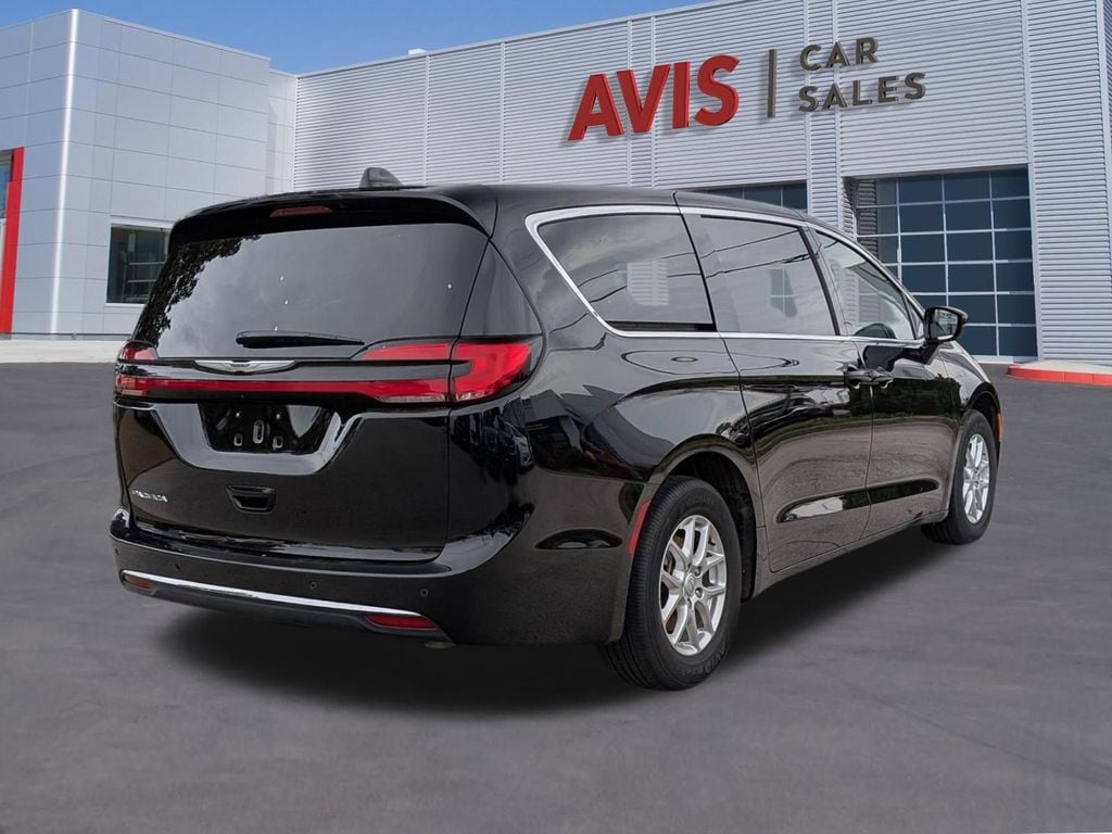 Thumbnail: 2025 Chrysler Pacifica - 6