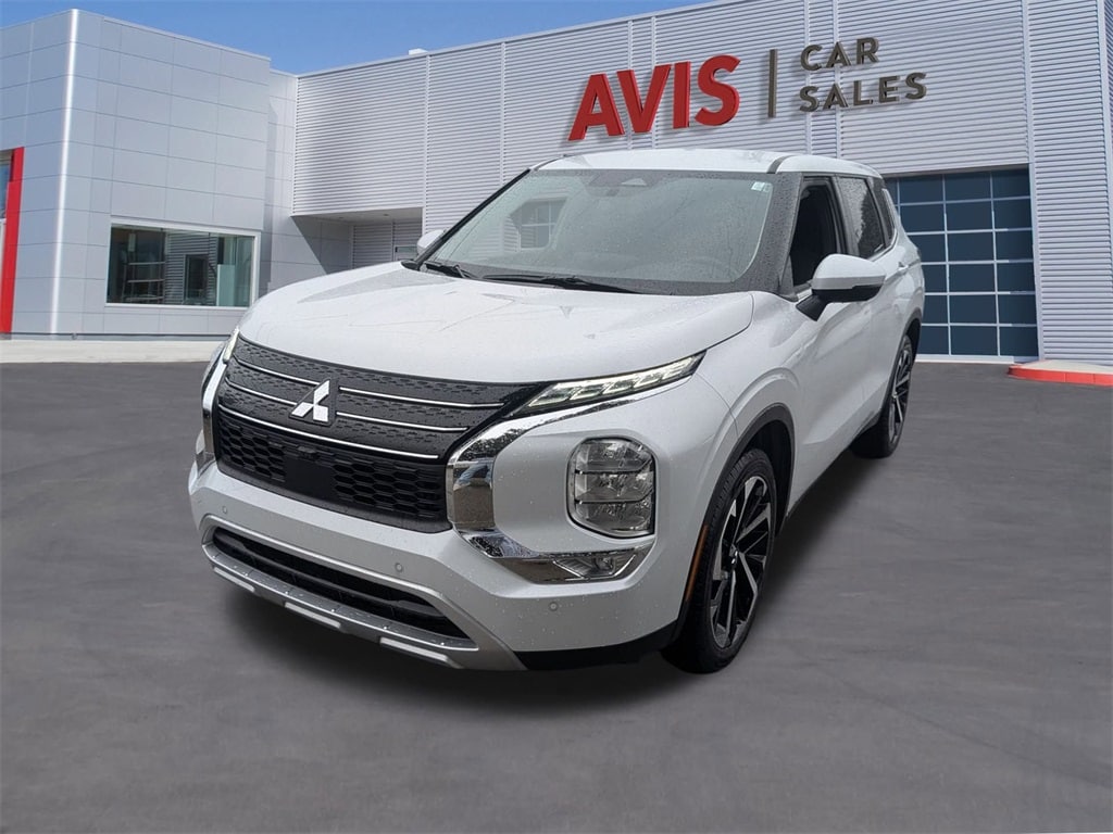 2024 Mitsubishi Outlander SE's photo