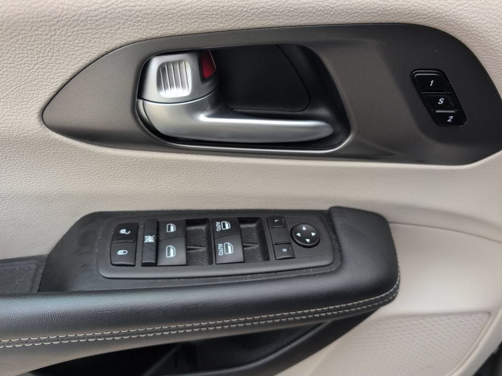 Thumbnail: 2024 Chrysler Pacifica - 13