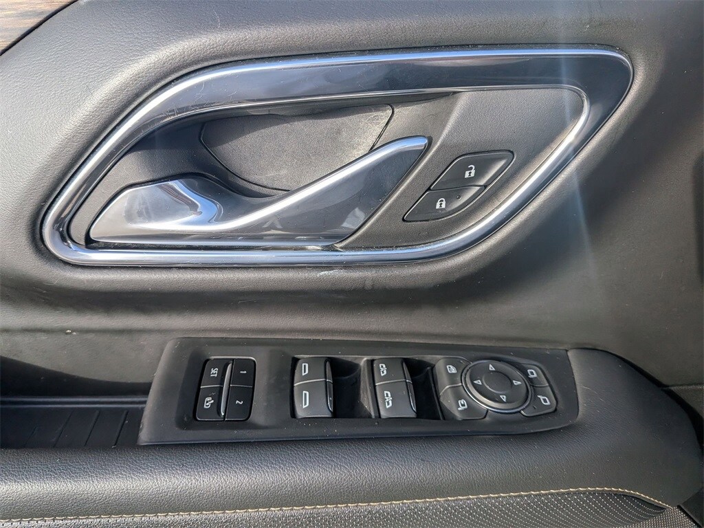 Thumbnail: 2023 Chevrolet Suburban - 9