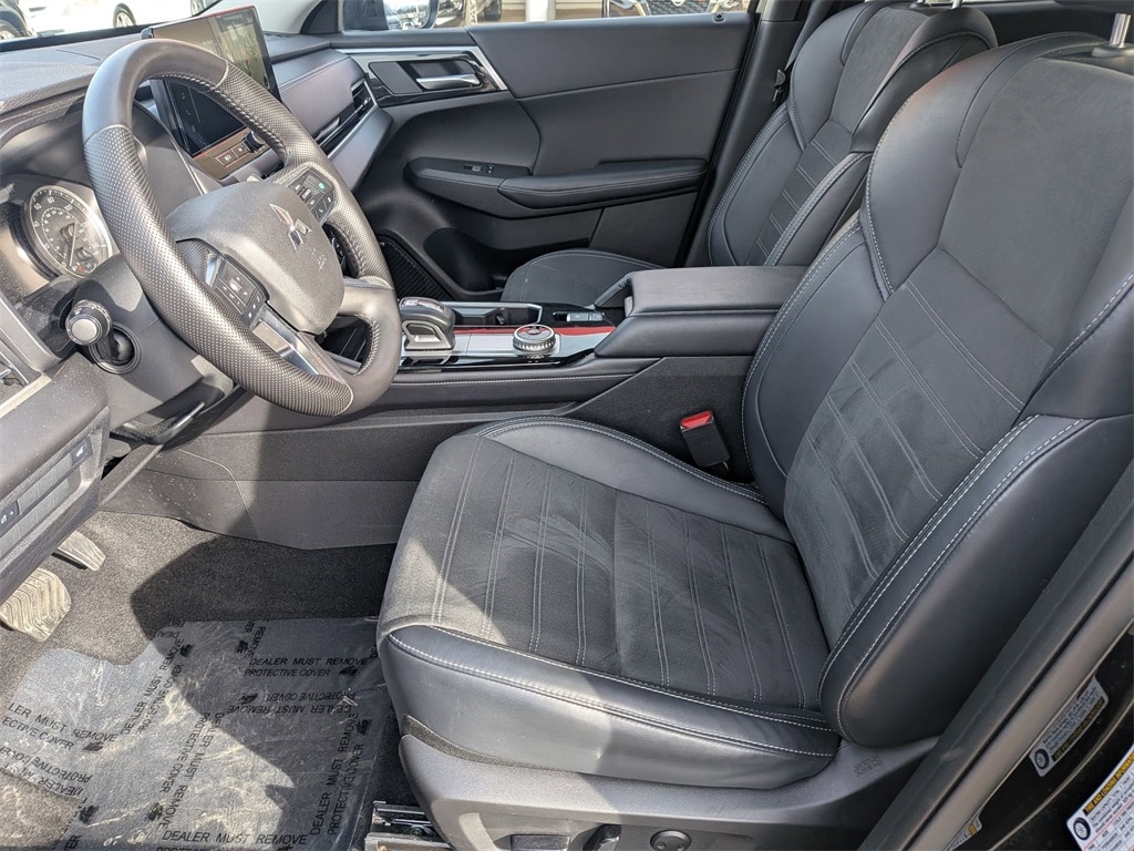 Thumbnail: 2025 Mitsubishi Outlander - 21