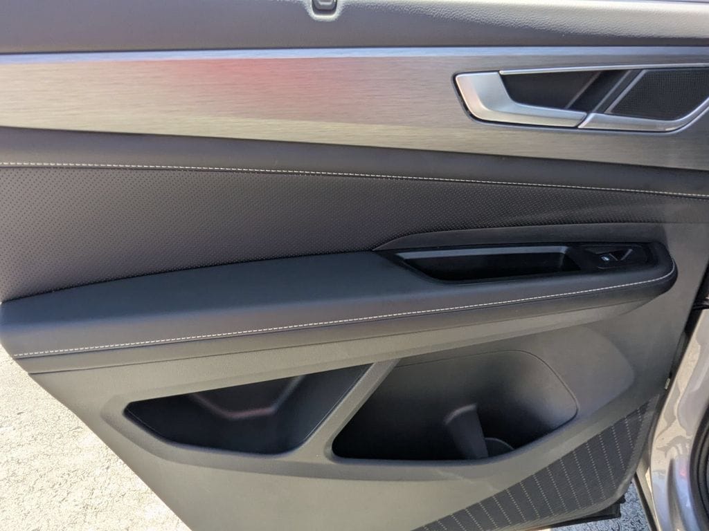 2025 Volkswagen Atlas Cross Sport SE w/Tech - Photo 26