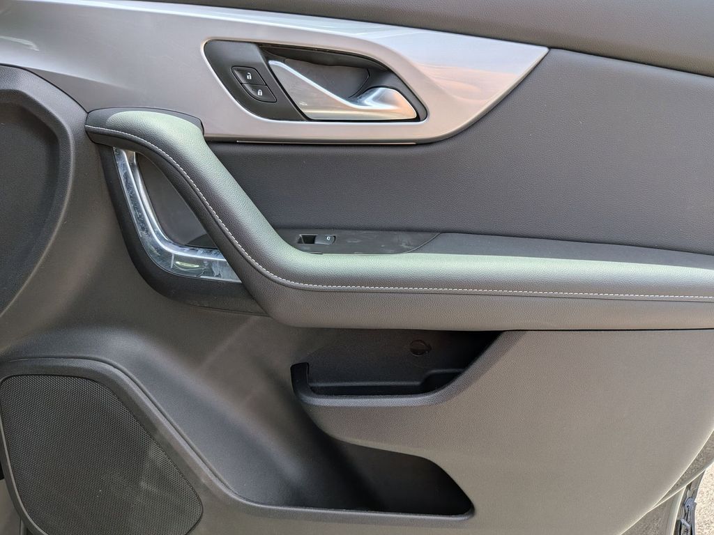 Thumbnail: 2025 Chevrolet Blazer - 33
