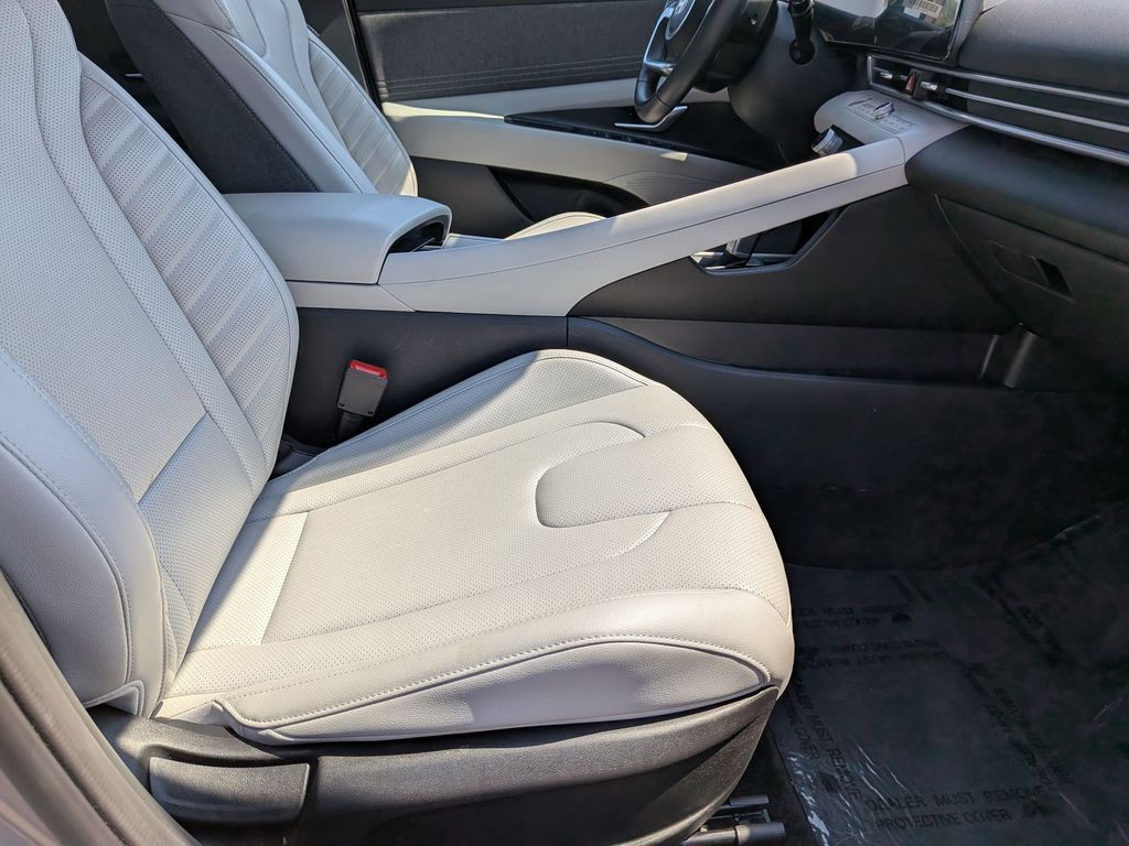 Thumbnail: 2025 Hyundai Elantra - 32