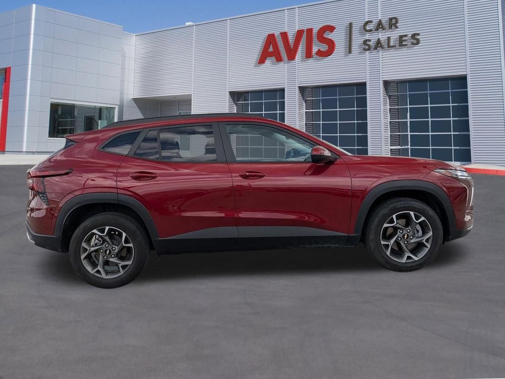 Thumbnail: 2025 Chevrolet Trax - 5