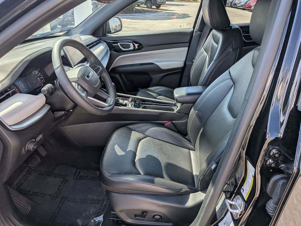 Thumbnail: 2025 Jeep Compass - 22