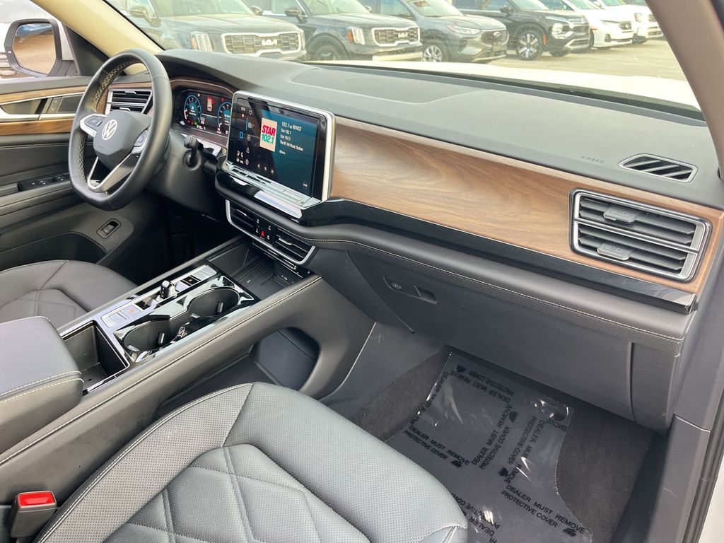 Thumbnail: 2025 Volkswagen Atlas - 32