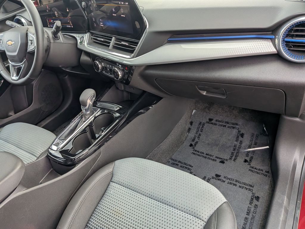 Thumbnail: 2025 Chevrolet Trax - 31