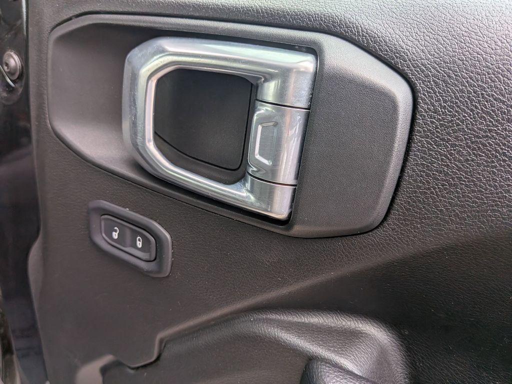 Thumbnail: 2025 Jeep Wrangler - 31