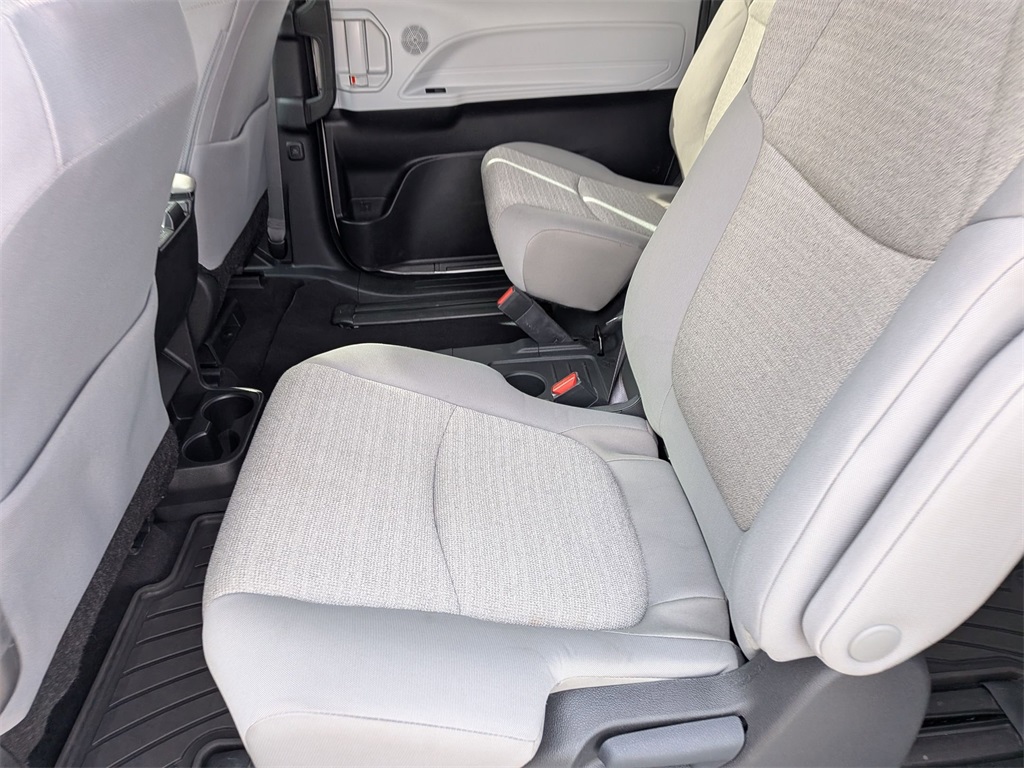 Thumbnail: 2025 Toyota Sienna - 24