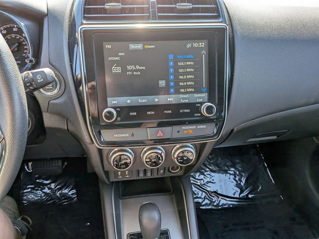 Thumbnail: 2025 Mitsubishi Outlander Sport - 16