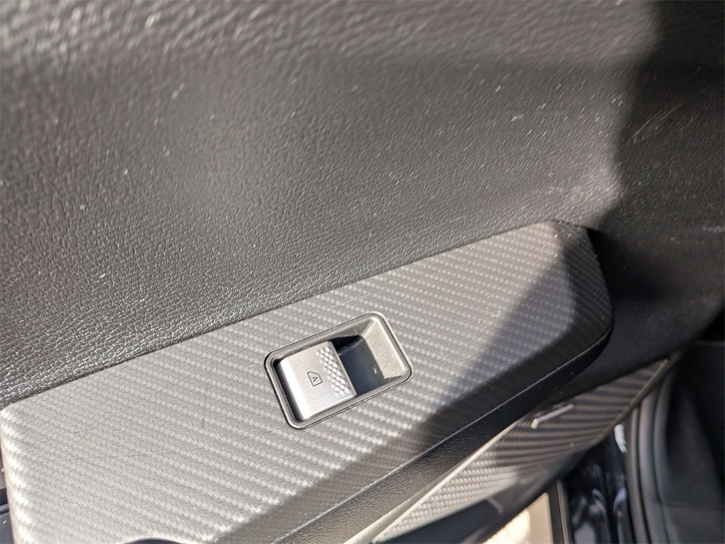 Thumbnail: 2025 Mitsubishi Outlander - 24