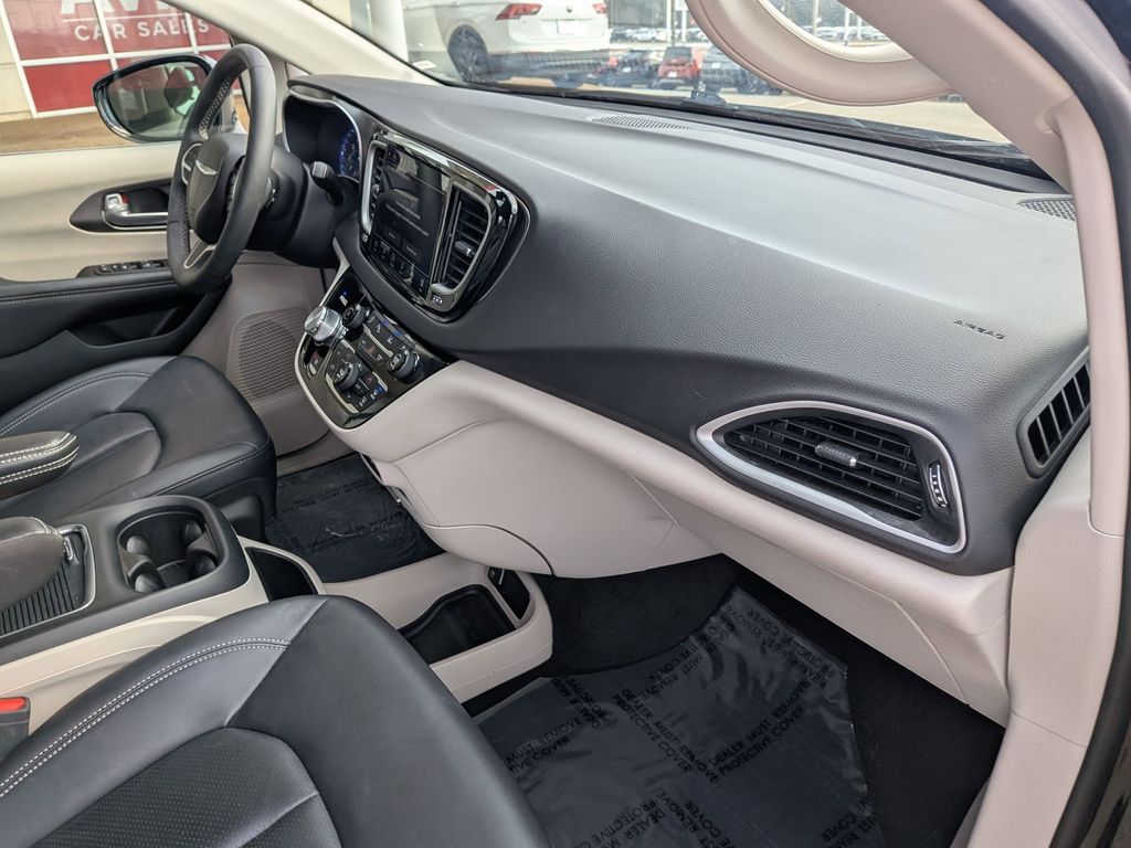 Thumbnail: 2024 Chrysler Pacifica - 28