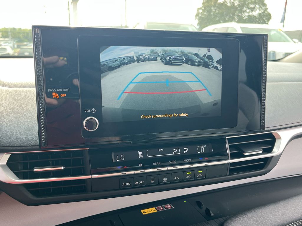 Thumbnail: 2025 Toyota Sienna - 18