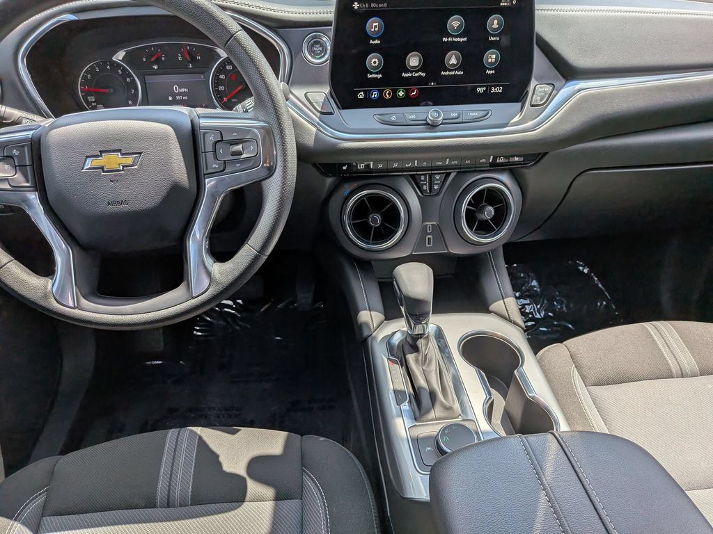 Thumbnail: 2025 Chevrolet Blazer - 25
