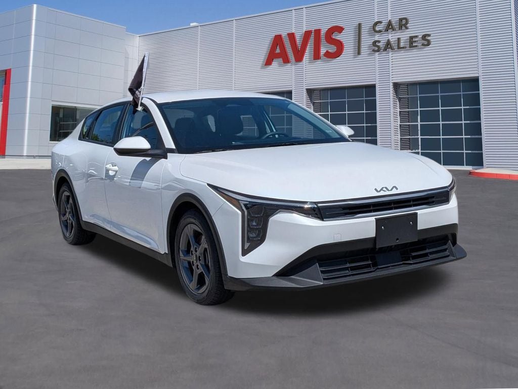 Thumbnail: 2025 Kia K4 - 3