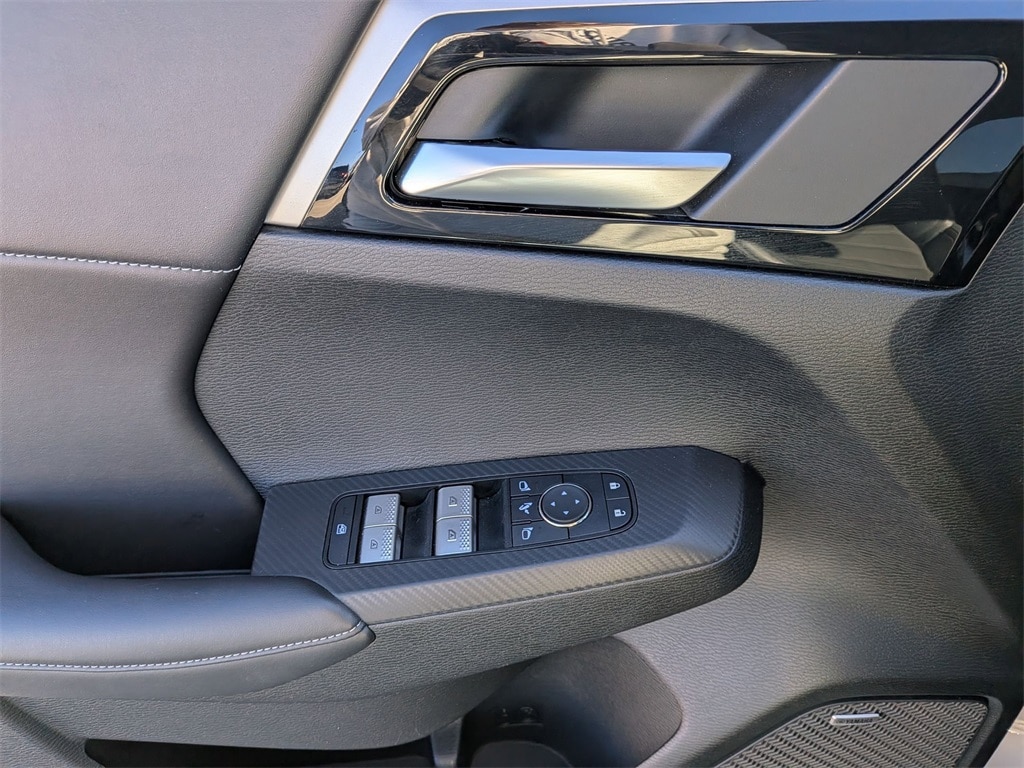 Thumbnail: 2025 Mitsubishi Outlander - 11