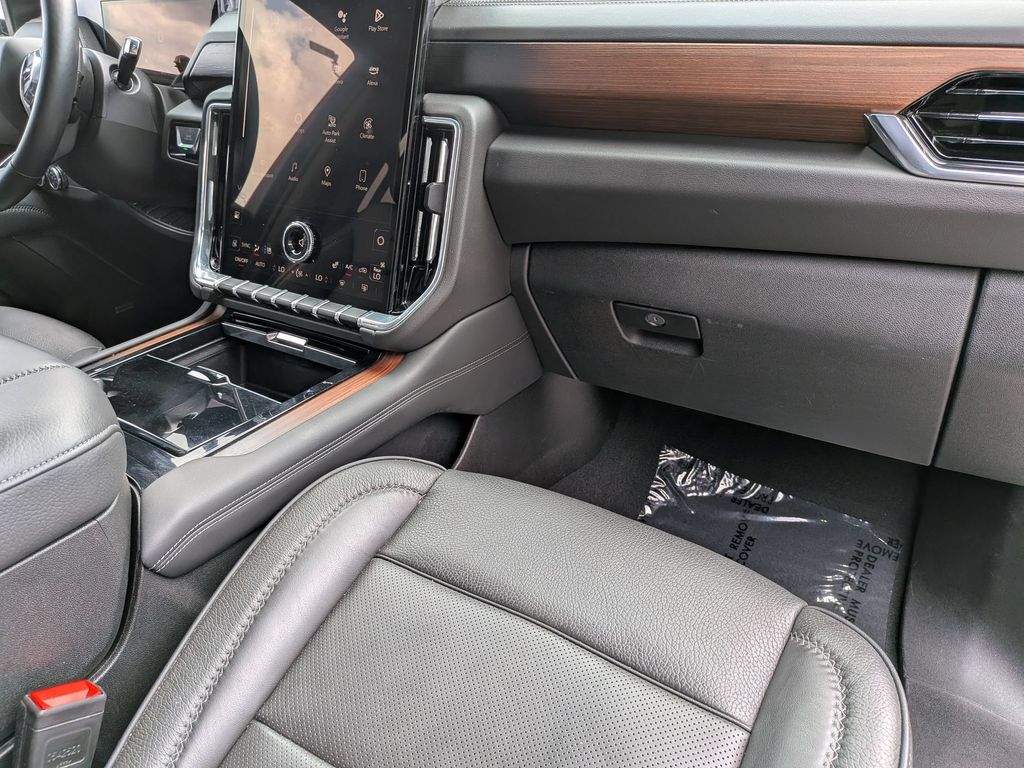 Thumbnail: 2025 GMC Yukon XL - 32