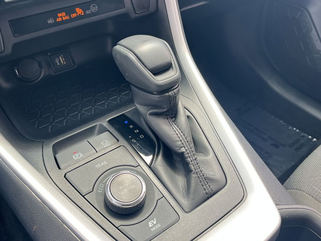 Thumbnail: 2025 Toyota RAV4 - 19