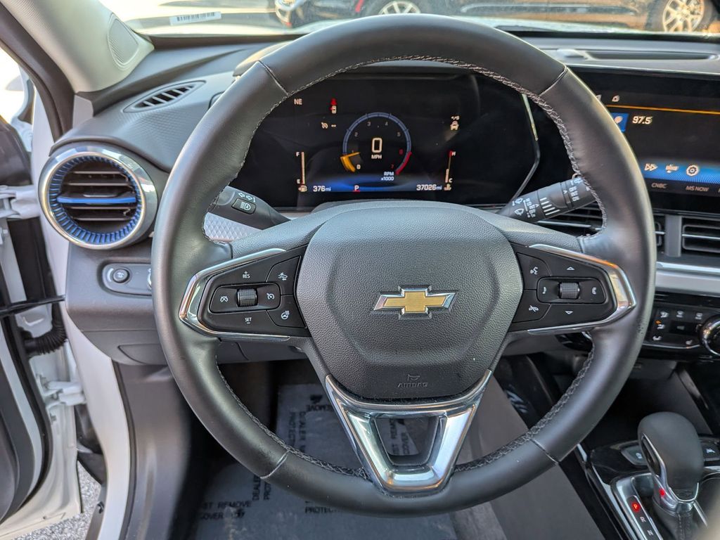 Thumbnail: 2025 Chevrolet Trax - 21