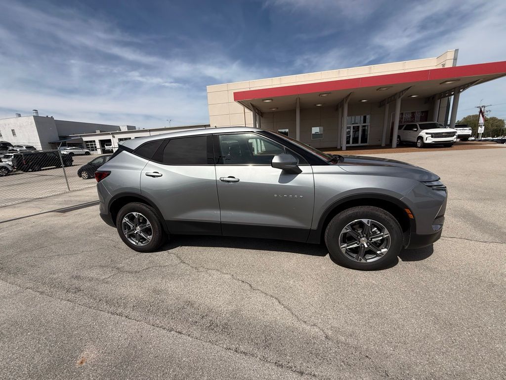 Thumbnail: 2025 Chevrolet Blazer - 4