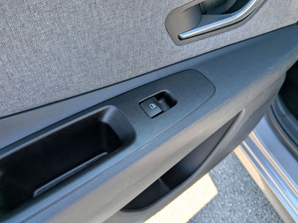 Thumbnail: 2025 Hyundai Elantra - 28