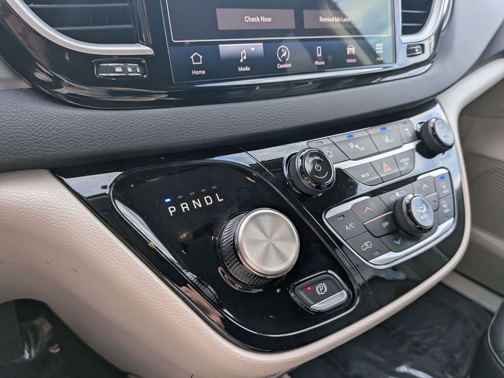 Thumbnail: 2024 Chrysler Pacifica - 19