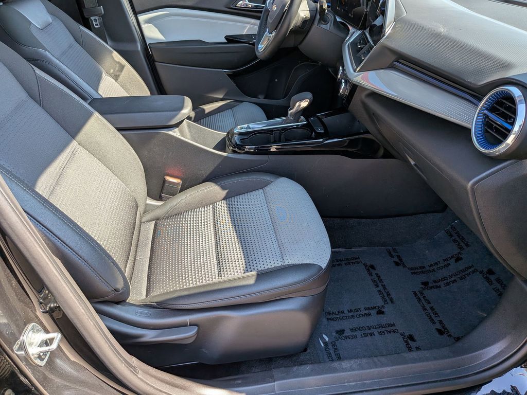 Thumbnail: 2025 Chevrolet Trax - 30