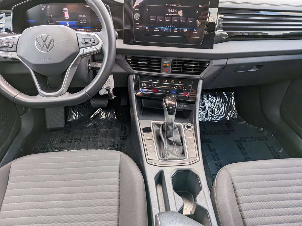 Thumbnail: 2025 Volkswagen Jetta - 22