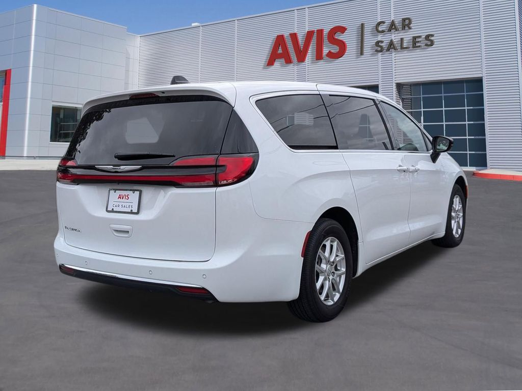 Thumbnail: 2025 Chrysler Pacifica - 6