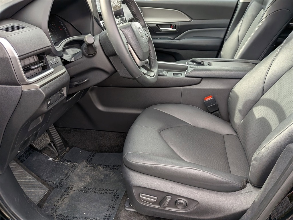 Thumbnail: 2025 Toyota Grand Highlander - 24