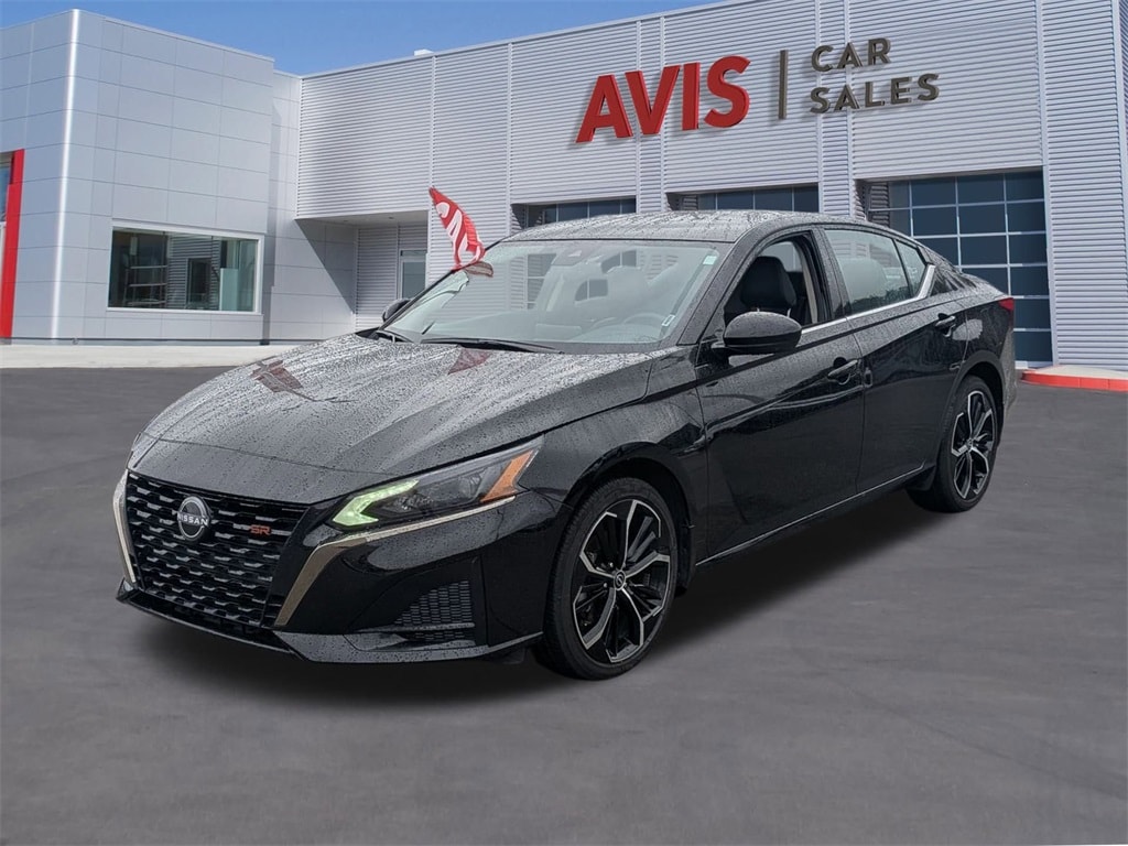 2025 Nissan Altima SR's photo