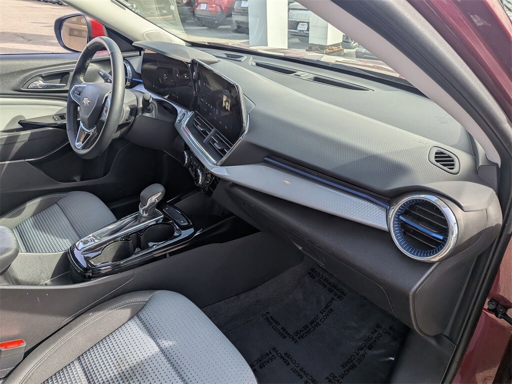 Thumbnail: 2025 Chevrolet Trax - 30