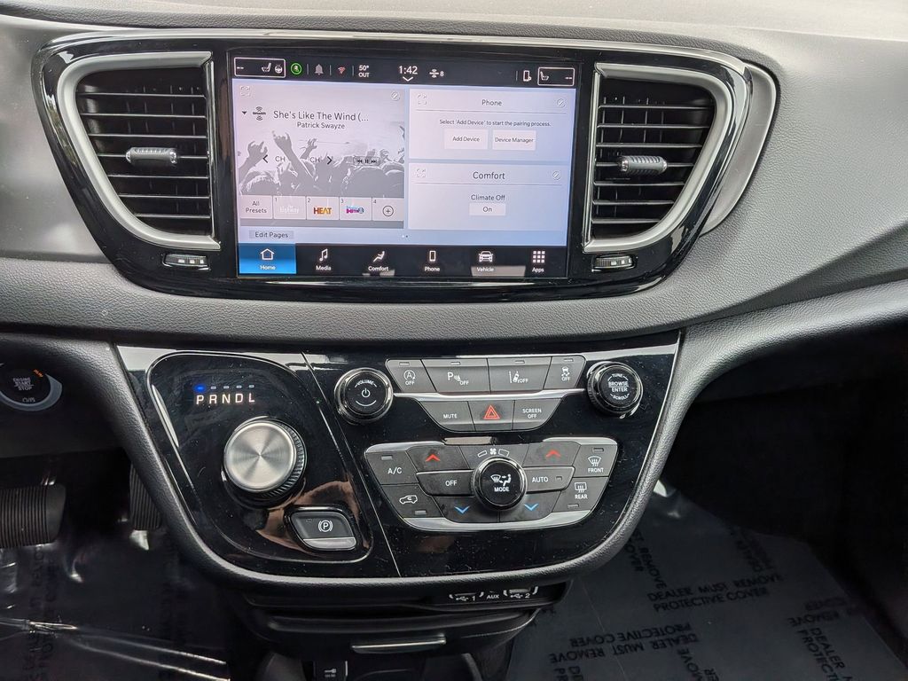 Thumbnail: 2025 Chrysler Pacifica - 18