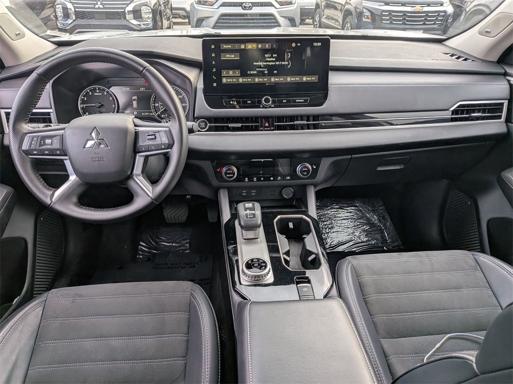 Thumbnail: 2025 Mitsubishi Outlander - 23