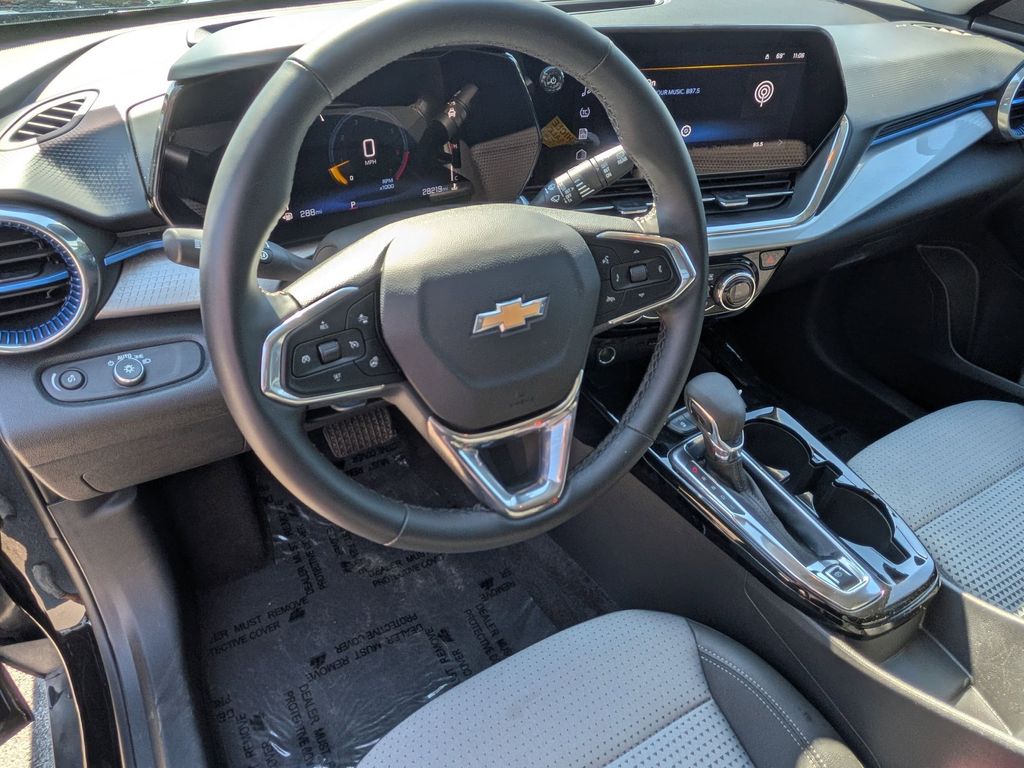 Thumbnail: 2025 Chevrolet Trax - 11